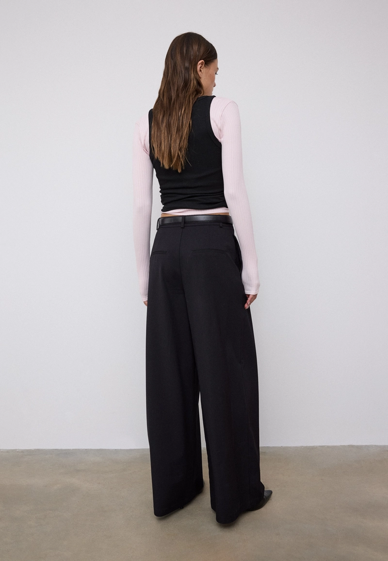 Брюки с макси-защипами и поясом