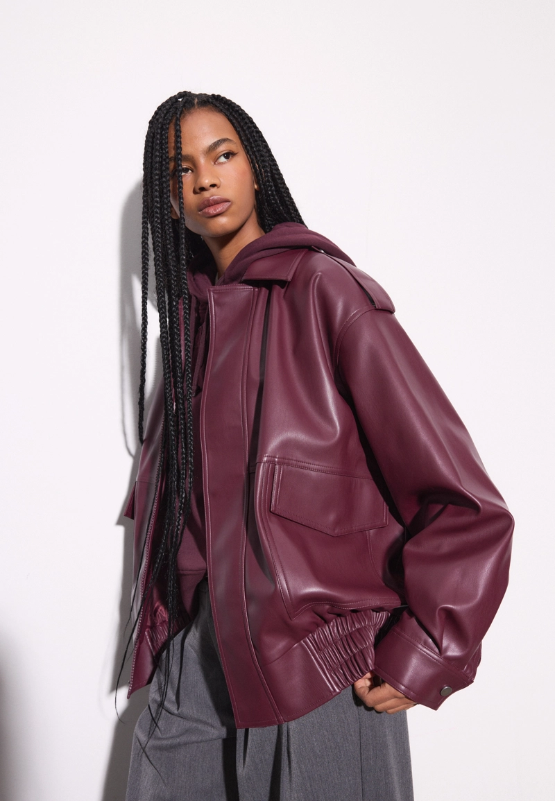 Объемная байкерская куртка из искусственной кожи