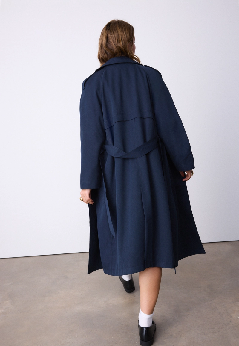 Длинный струящийся тренч