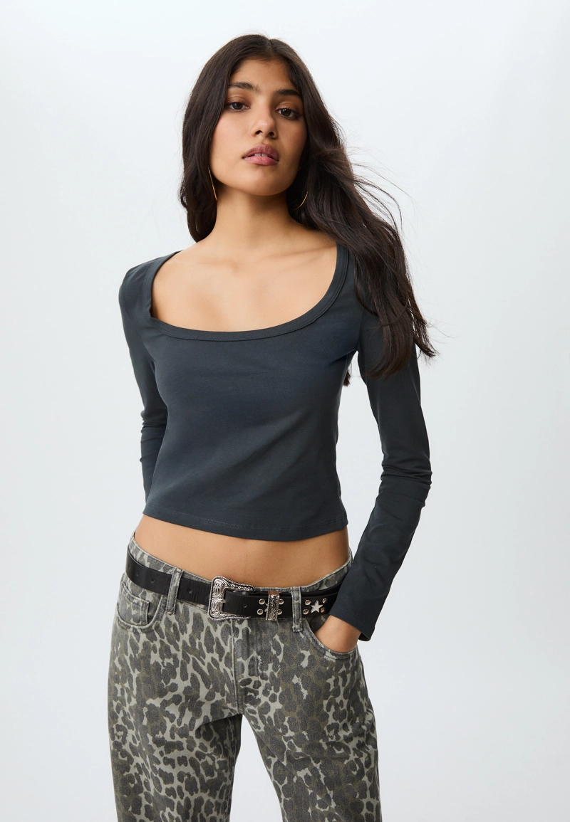 Базовая футболка с длинными рукавами