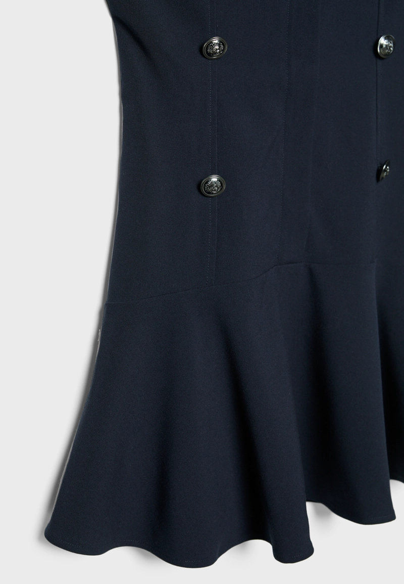 Короткое платье без рукавов с пуговицами