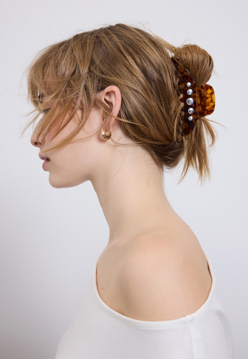 Заколка для волос с шипами