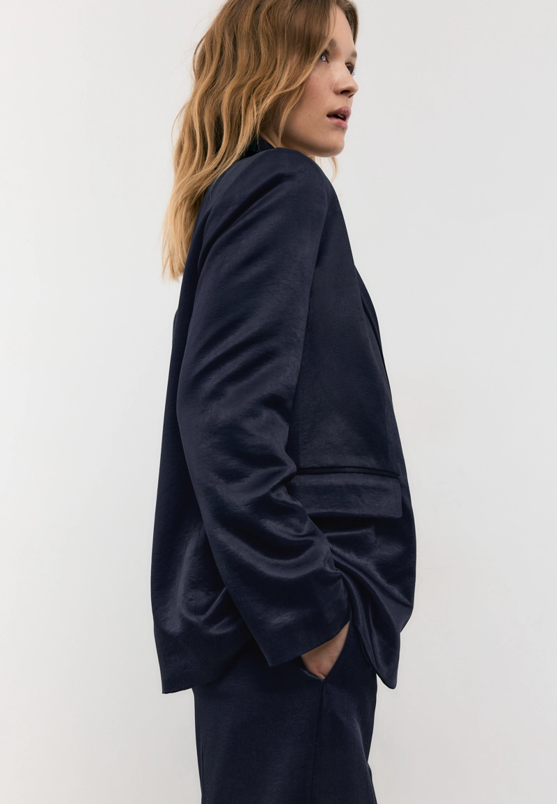 Атласный пиджак