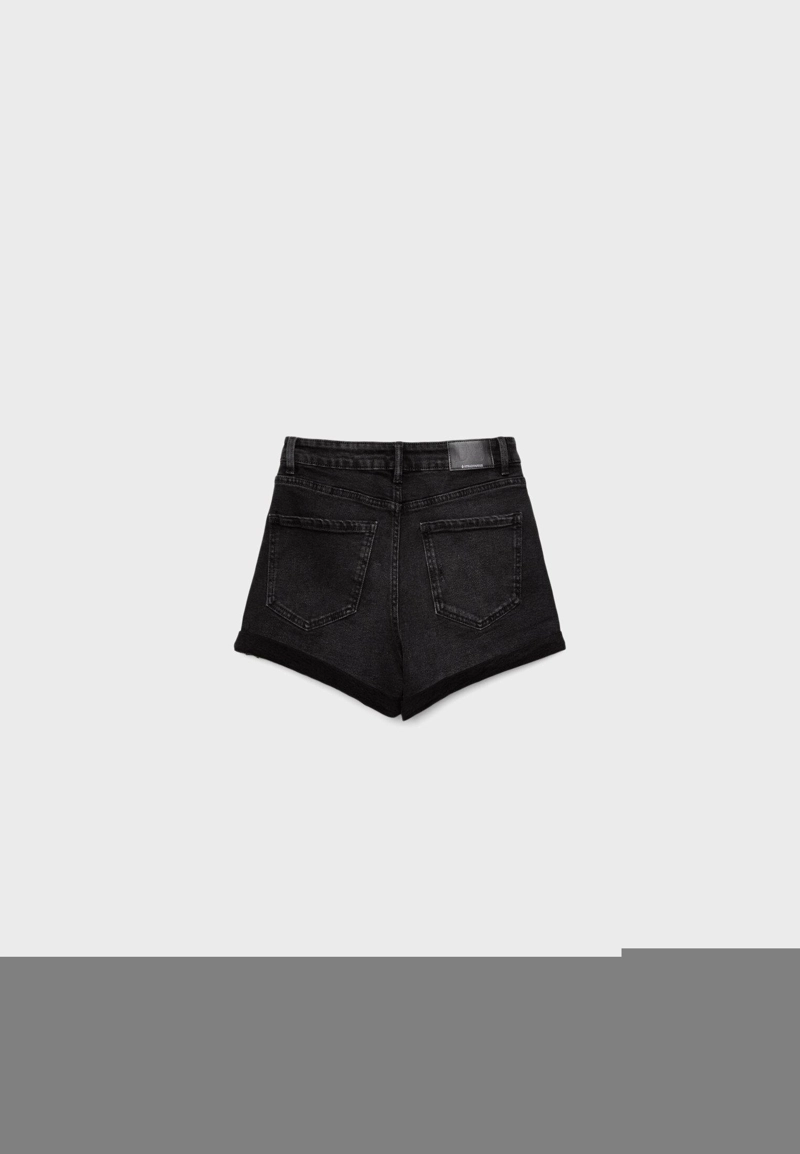 D85 Шорты mom slim