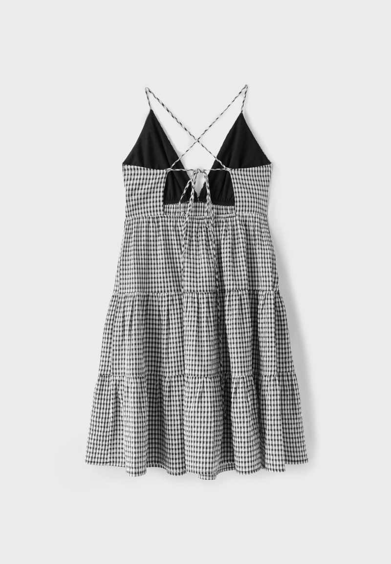 Короткое платье в клетку виши с открытой спиной
