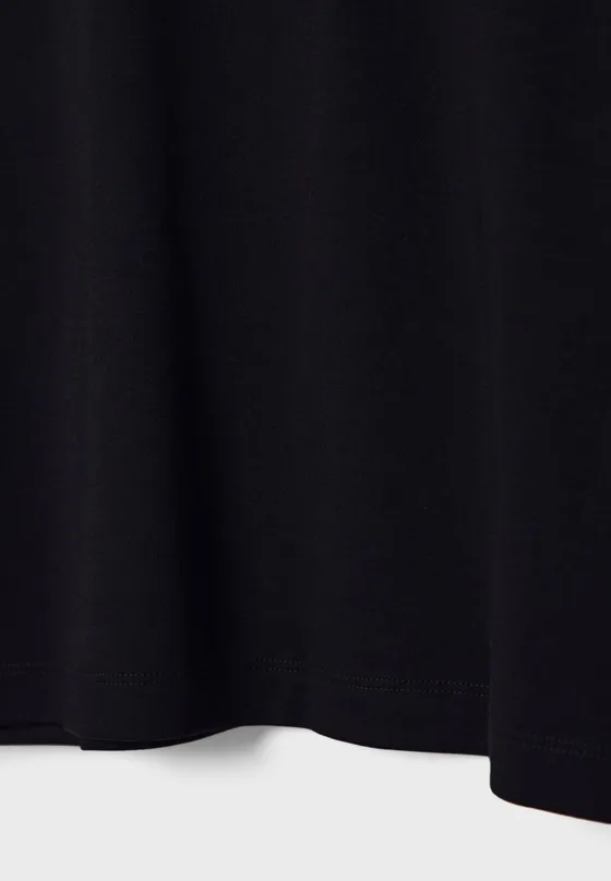 Базовая футболка классического кроя из плотной ткани