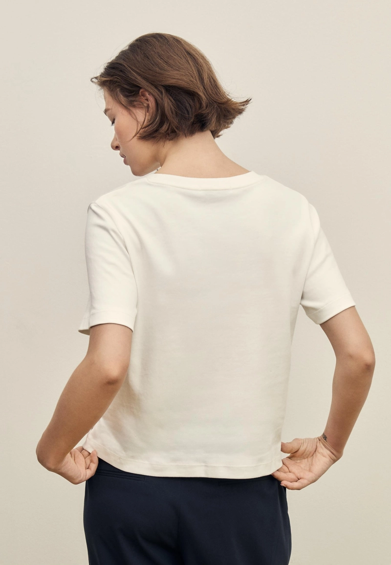 Базовая футболка классического кроя из плотной ткани