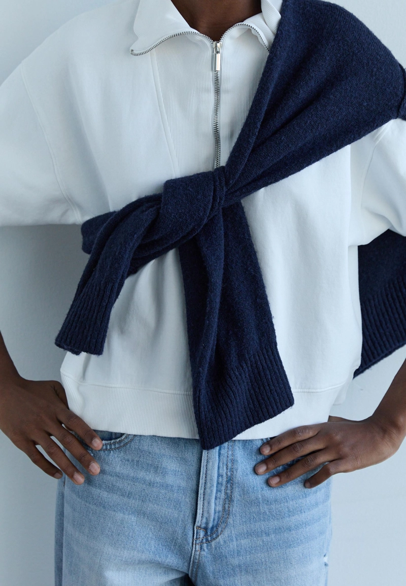 Толстовка на молнии с высоким воротником