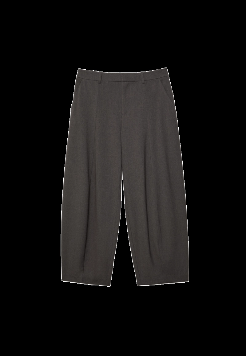 Брюки с широкими штанинами и декоративными швами