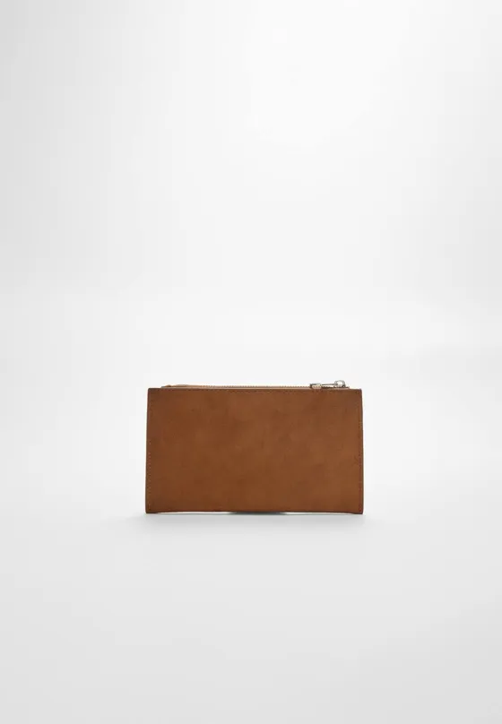 Несессер с заклепками