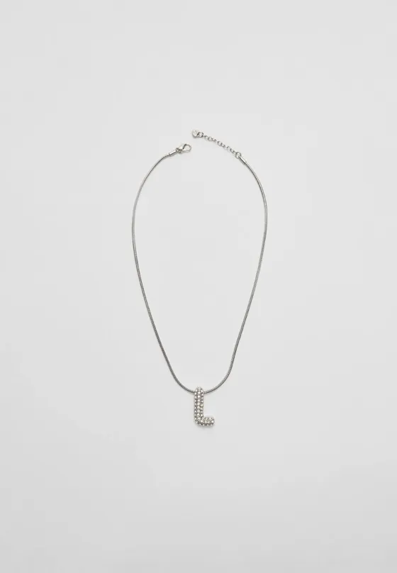 Цепочка с подвеской в виде буквы, отделанной стразами