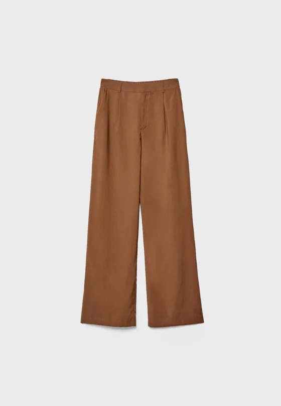 Брюки прямого кроя из струящейся ткани с защипами