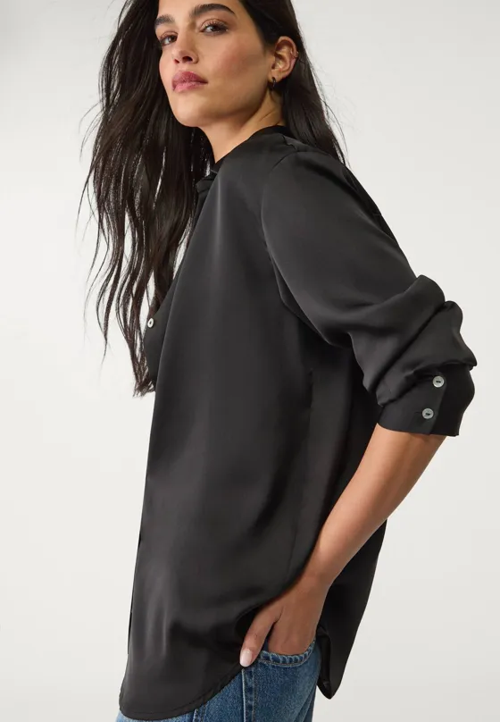 Атласная рубашка с воротником