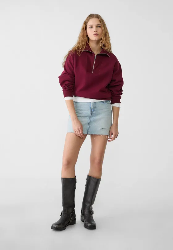 Короткая джинсовая юбка