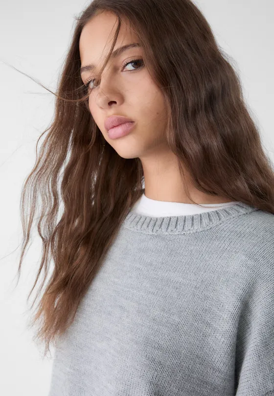 Свитер с круглым вырезом