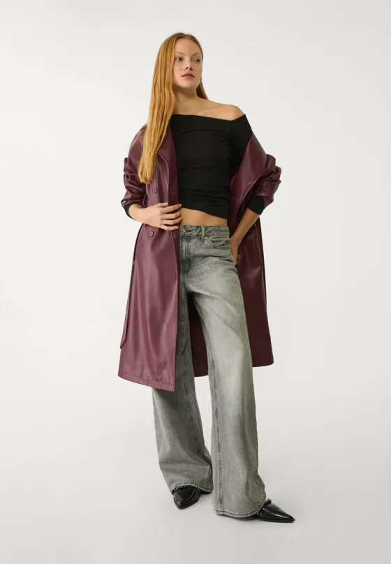 Футболка с асимметричным вырезом