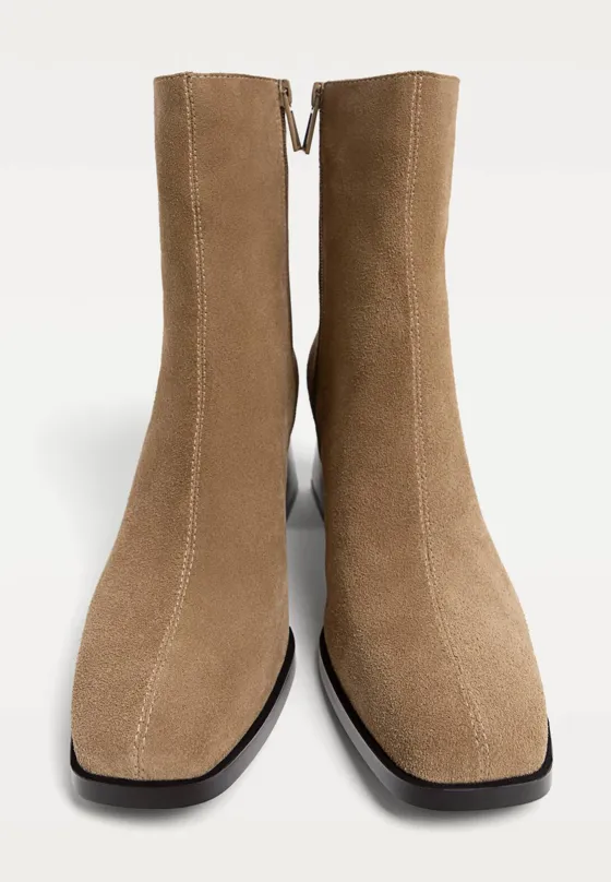 Замшевые ботильоны на высоком каблуке