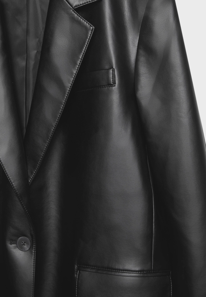 Блейзер прямого кроя из искусственной кожи