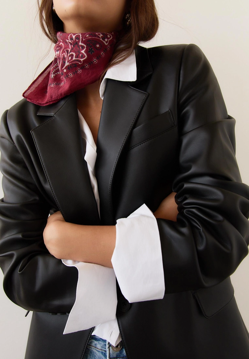 Блейзер прямого кроя из искусственной кожи