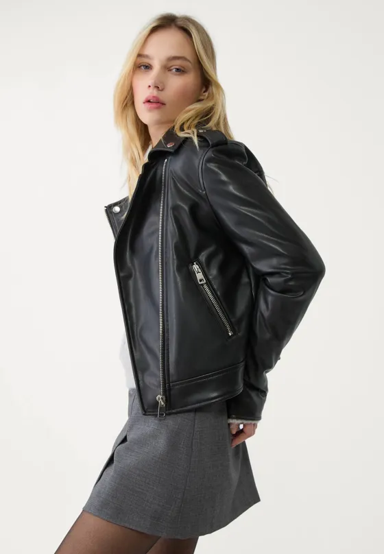 Куртка в байкерском стиле из искусственной кожи