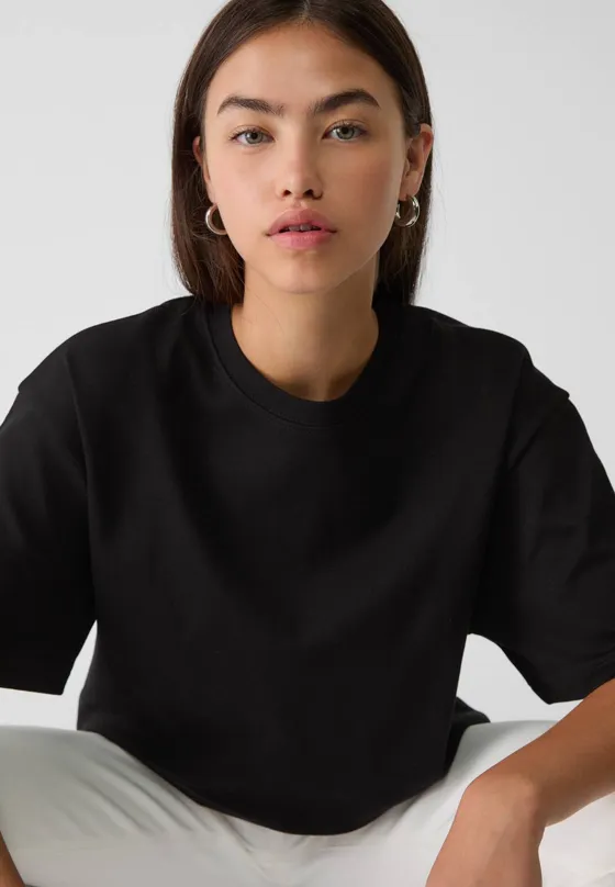 Базовая футболка оверсайз из плотной ткани