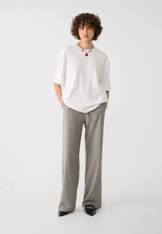 Базовая футболка оверсайз из плотной ткани