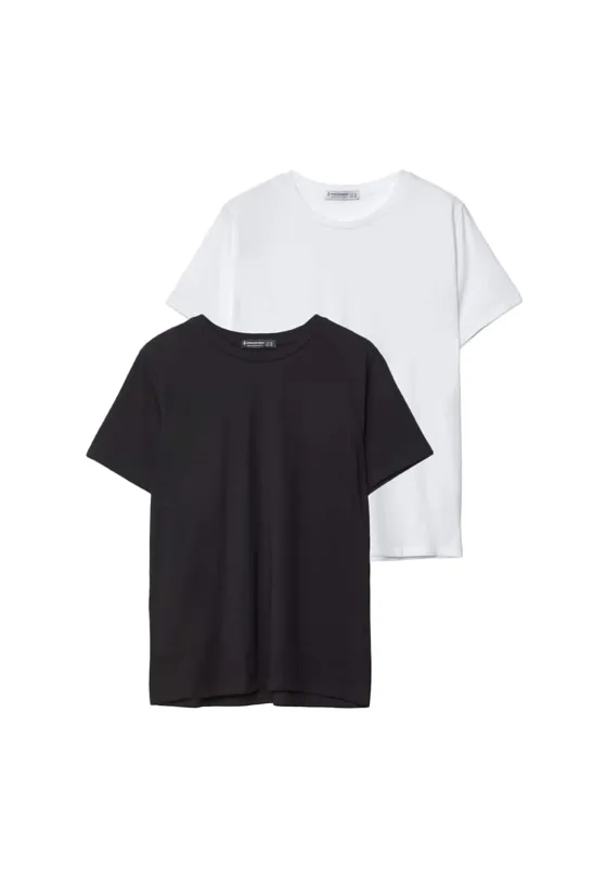 Набор из двух базовых футболок классического кроя с круглым вырезом