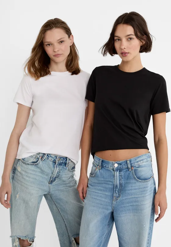 Набор из двух базовых футболок классического кроя с круглым вырезом