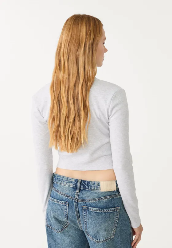 Футболка с длинными рукавами и пуговицами