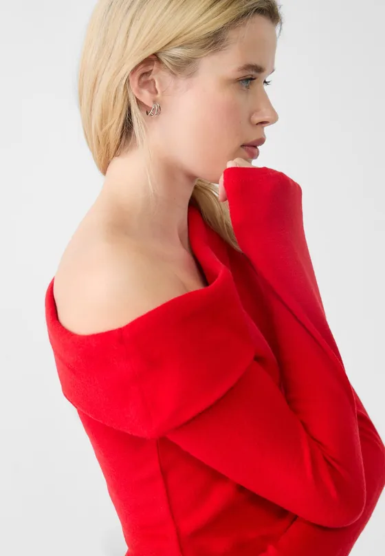 Трикотажный топ асимметричного кроя