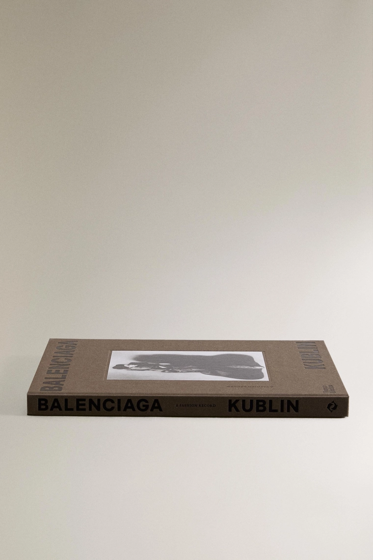 Книга balenciaga kublin