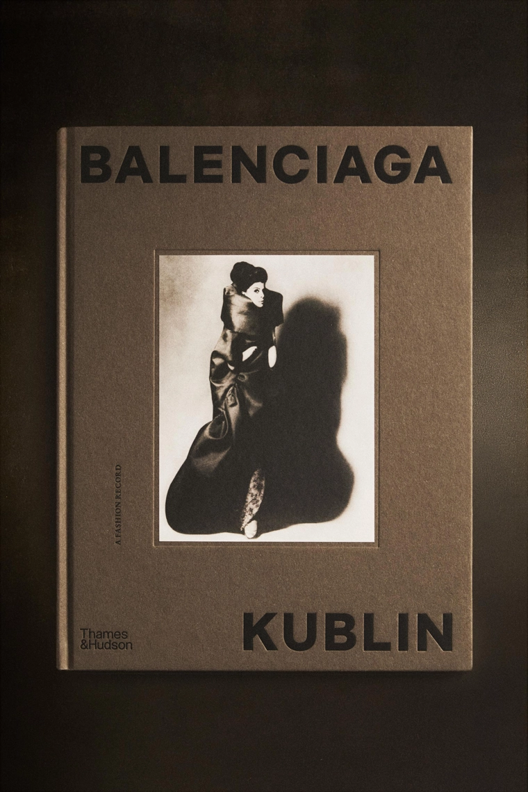 Книга balenciaga kublin