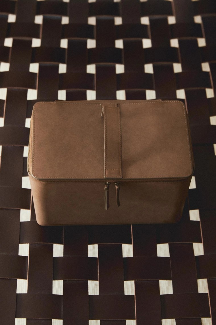 Большая кожаная косметичка