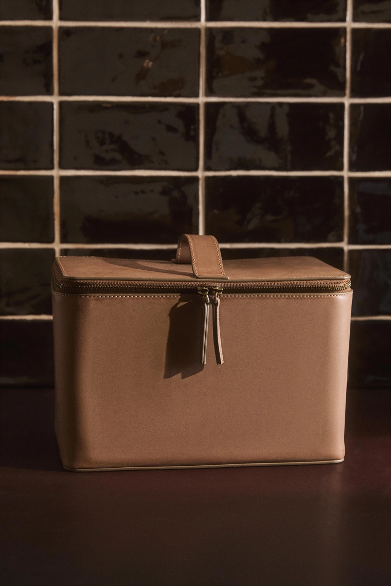 Большая кожаная косметичка