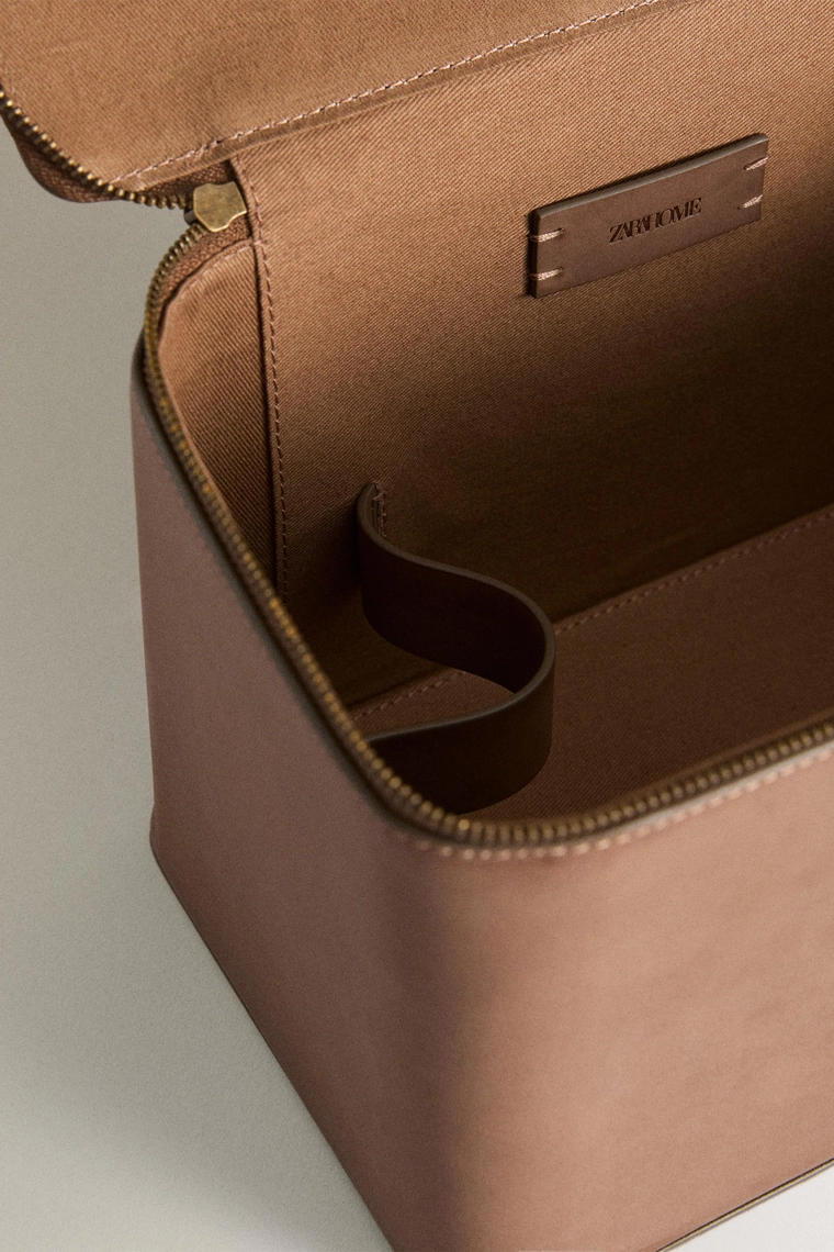 Большая кожаная косметичка