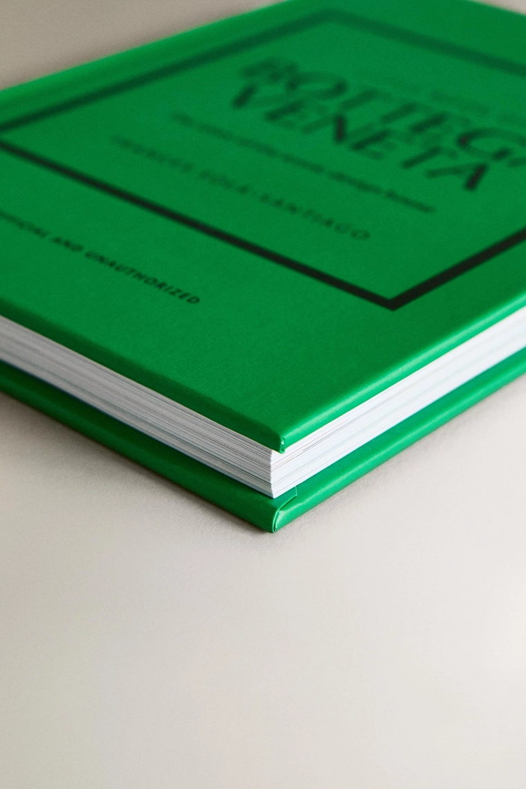 Книга the little book of bottega veneta