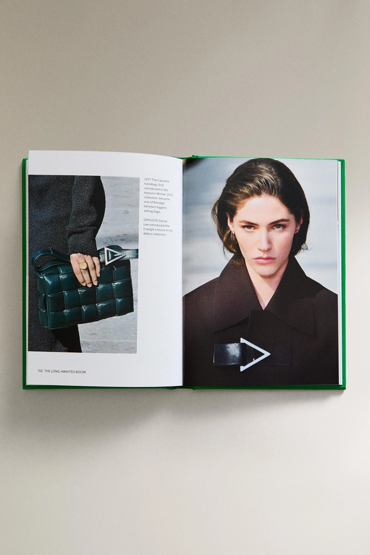 Книга the little book of bottega veneta