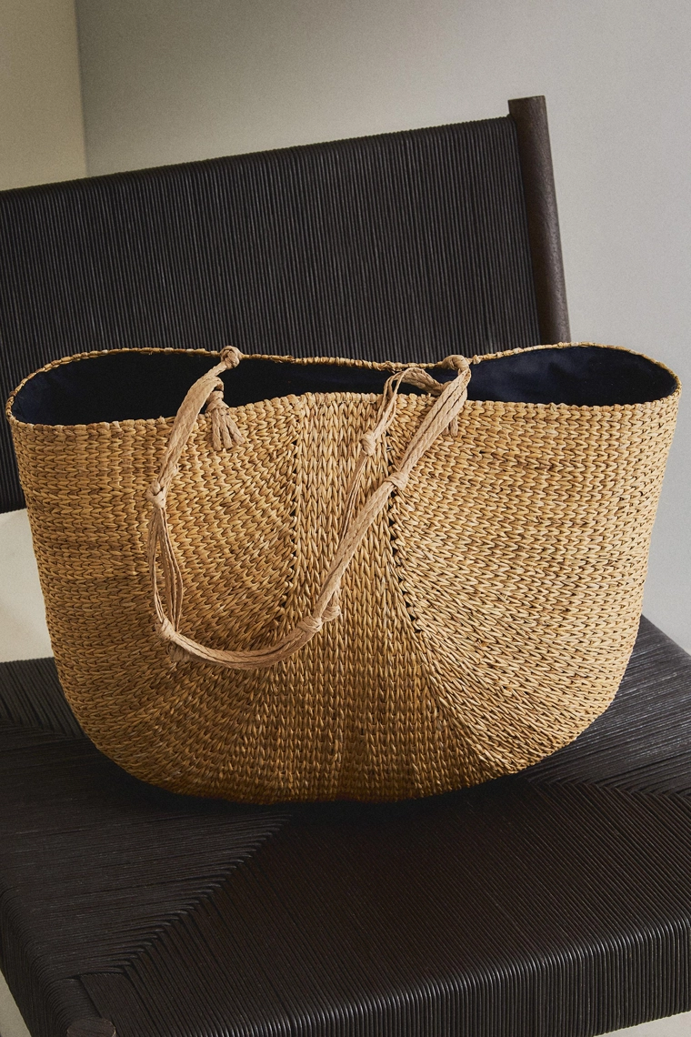 Соломеная сумка-торба с узлами