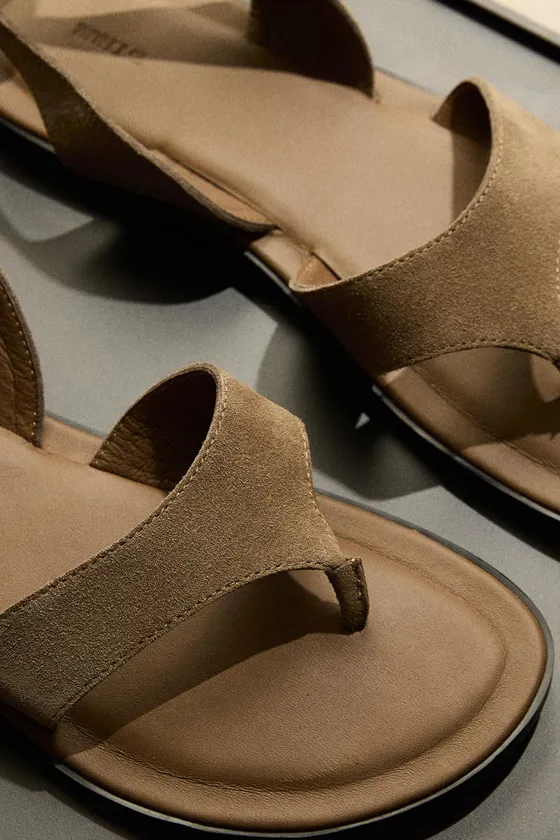 Кожаные босоножки с лодыжками