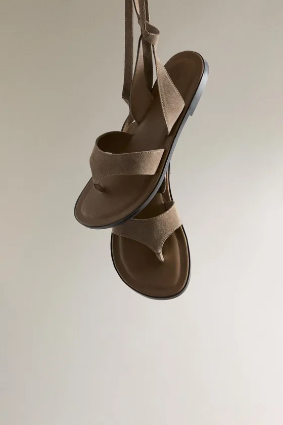 Кожаные босоножки с лодыжками