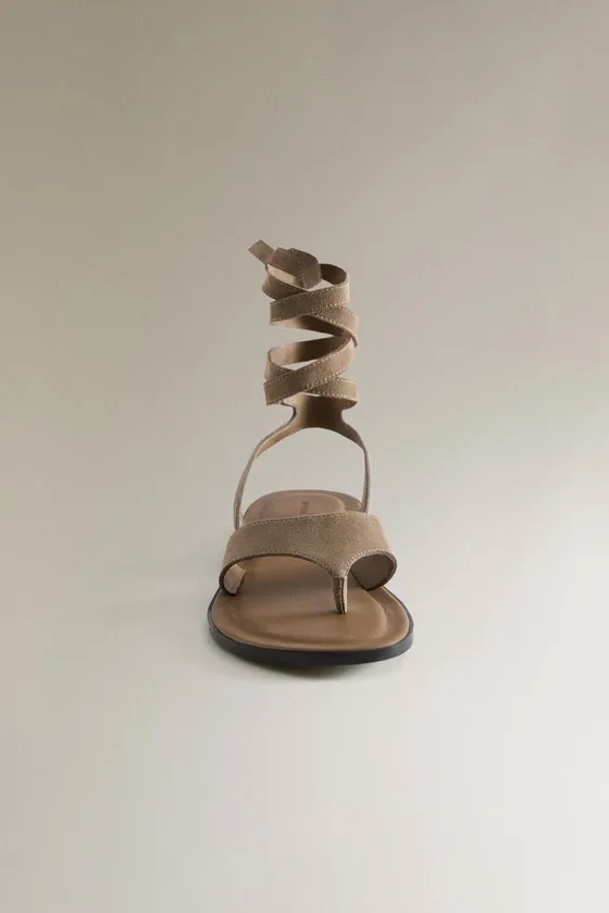 Кожаные босоножки с лодыжками