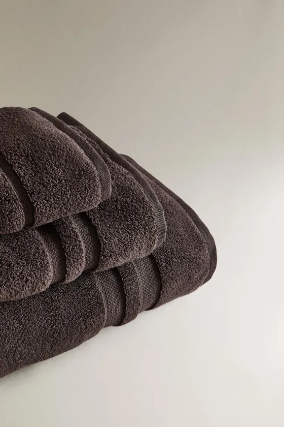 Очень мягкое ванное полотенце с двойной отделкой