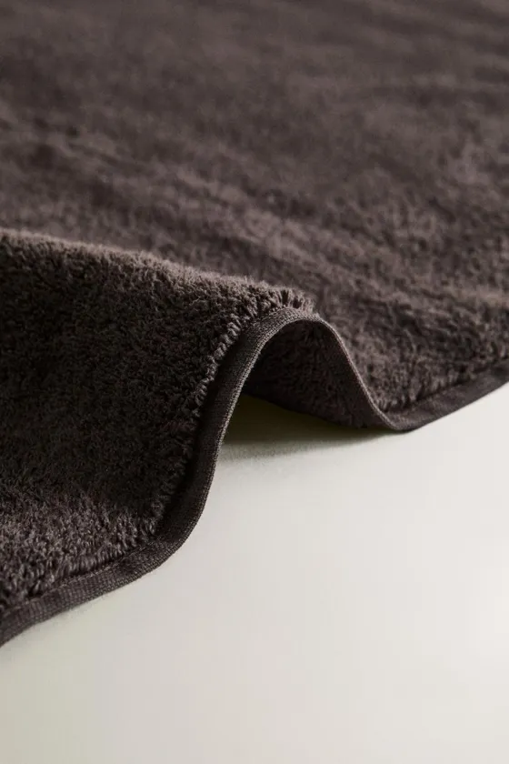 Очень мягкое ванное полотенце с двойной отделкой