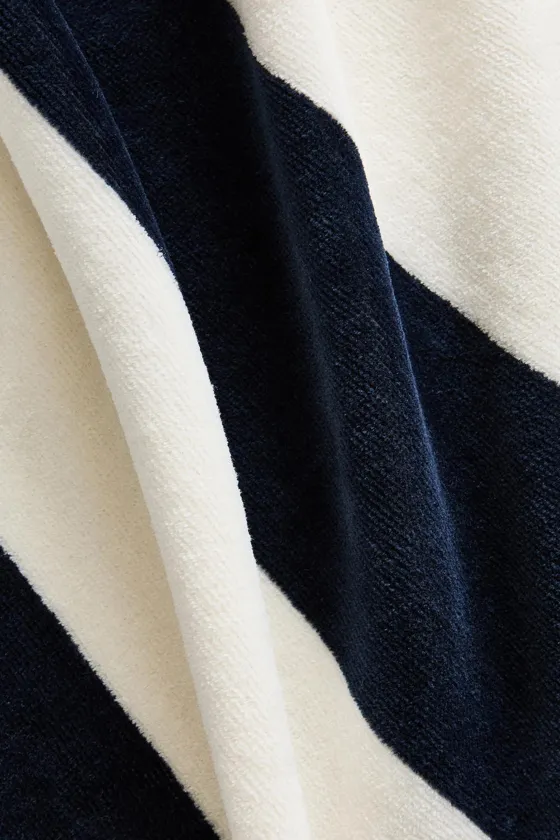 Пляжное полотенце из бархата в полоску