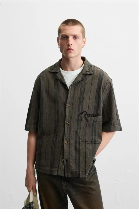 РУБАШКА С ТЕКСТУРНЫМ УЗОРОМ И ВЫШИВКОЙ