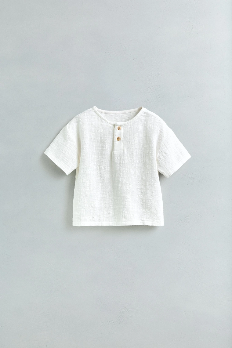 Футболка с застежкой henley и комбинированной текстурой