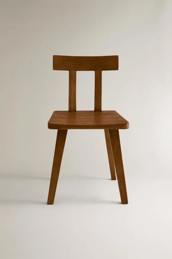 Деревянное кресло со спинкой