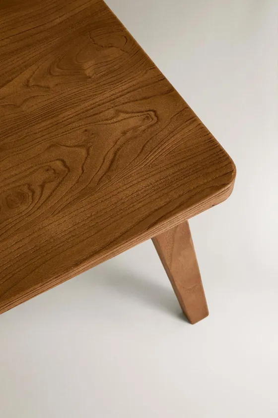 Деревянное кресло со спинкой