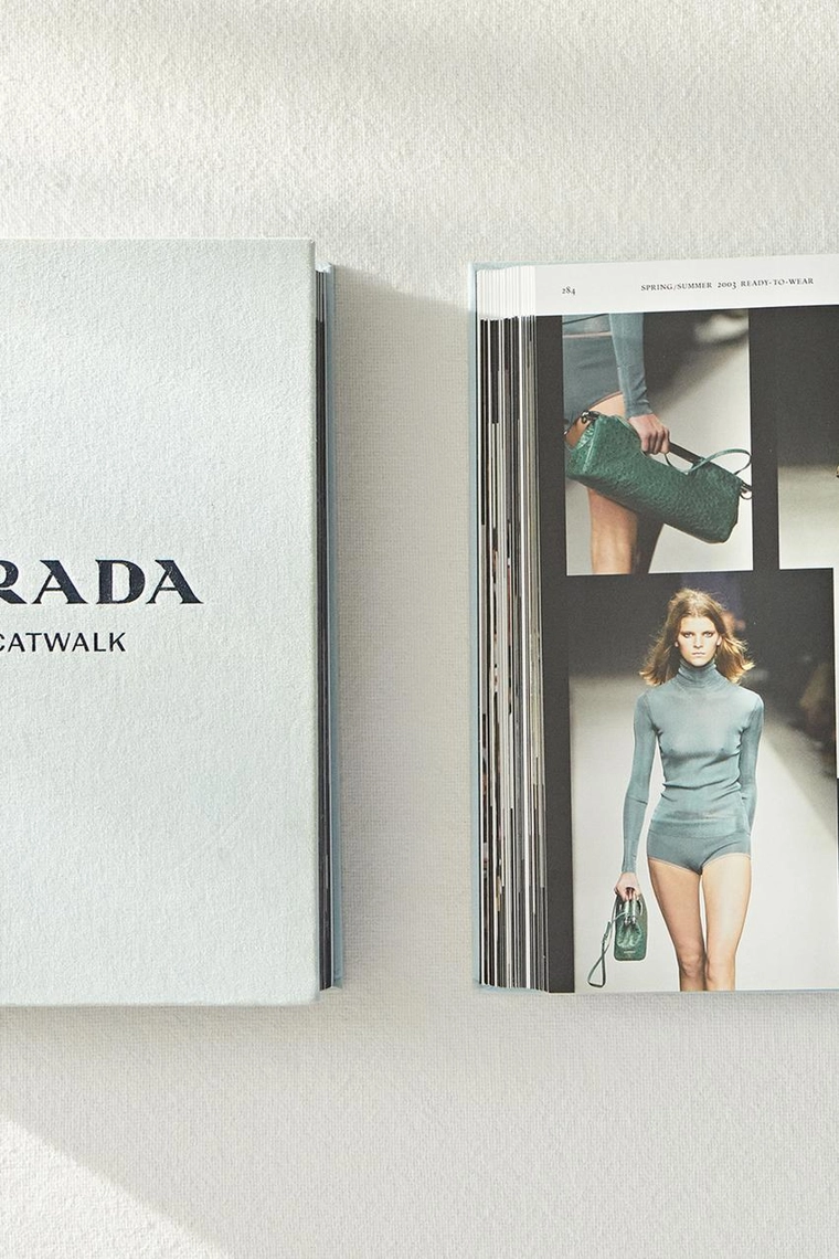 КНИГА ДЛЯ ПОДИУМА PRADA