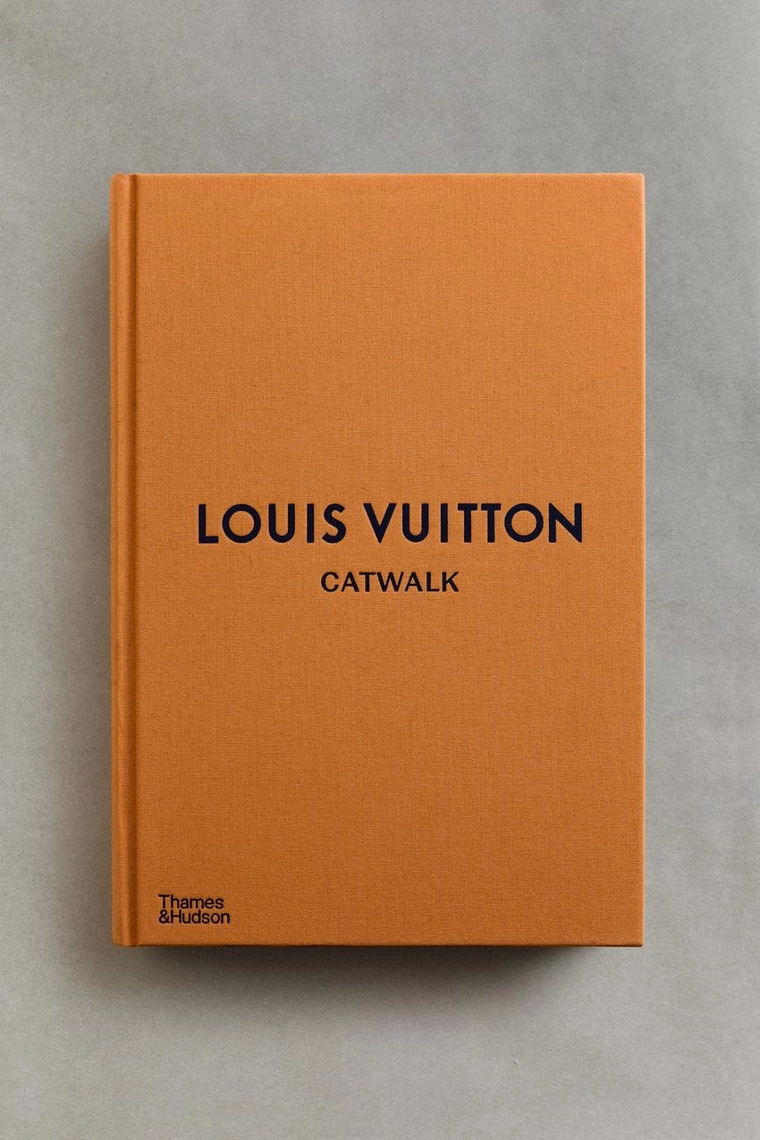 КНИГА ДЛЯ ПОДИУМА LOUIS VUITTON